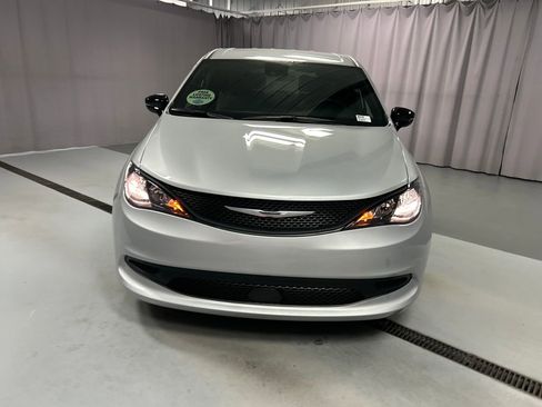 New 2026 Chrysler Voyager LX image 2