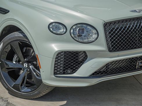 New 2025 Bentley Bentayga Extended Wheelbase image 7