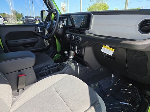 Used 2025 Jeep Gladiator Sport image 9