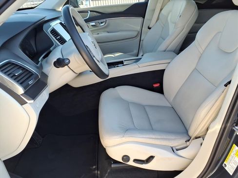 Used 2020 Volvo XC90 T6 Momentum w/ Protection Package Premier image 15