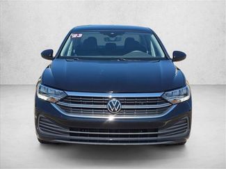 Used 2023 Volkswagen Jetta SE w/ Panoramic Sunroof Package FWD video 2