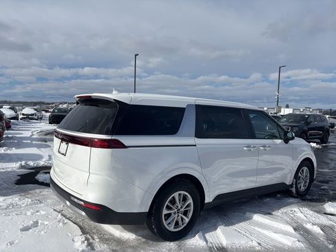 Used 2024 Kia Carnival LX image 2