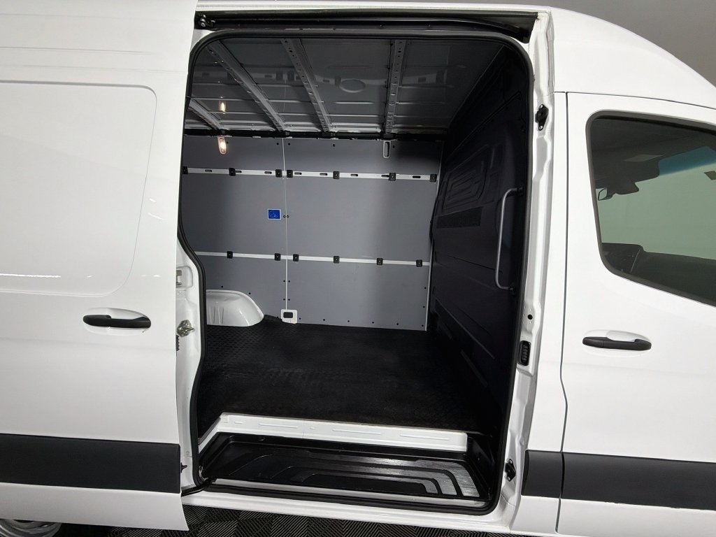 Used 2024 Mercedes-Benz Sprinter 2500 image 25