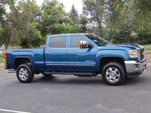 Used 2017 GMC Sierra 2500 SLT w/ Duramax Plus Package AWD/4WD image 2