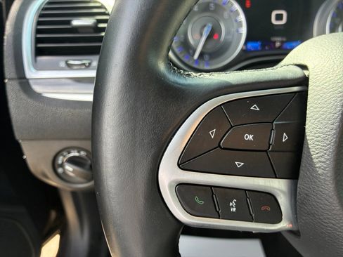 Used 2018 Chrysler 300 Touring w/ Sport Appearance Package image 20