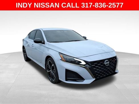 Used 2024 Nissan Altima 2.5 SR AWD/4WD image 2