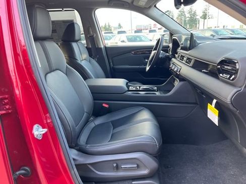 New 2025 Honda Pilot Touring image 11