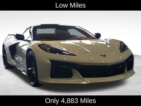 Used 2025 Chevrolet Corvette E-Ray w/ Stealth Interior Trim Package AWD/4WD image 2