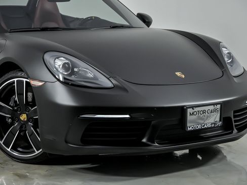 Used 2018 Porsche 718 Boxster image 3
