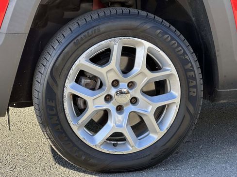 Used 2015 Jeep Renegade Latitude w/ Popular Equipment Group image 7