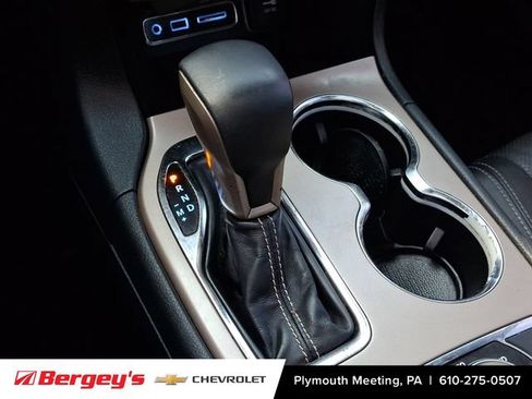 Used 2017 Jeep Grand Cherokee Limited w/ Luxury Group II AWD/4WD image 18