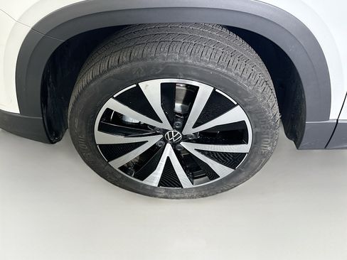 Used 2024 Volkswagen Taos SE FWD image 11