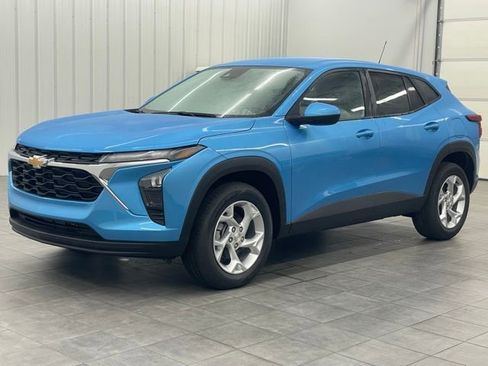 New 2026 Chevrolet Trax LS w/ LS Convenience Package FWD image 4