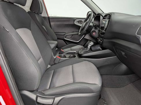 Used 2025 Kia Soul LX FWD image 39
