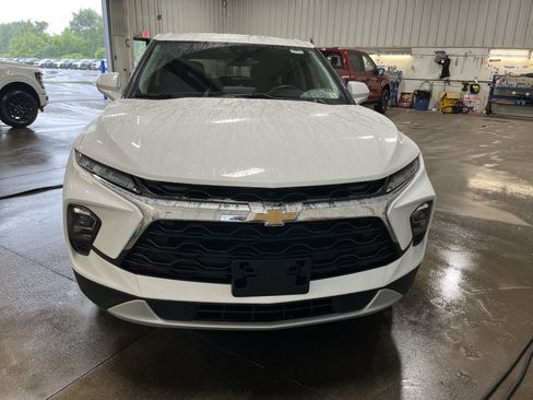 Used 2025 Chevrolet Blazer LT AWD/4WD image 2