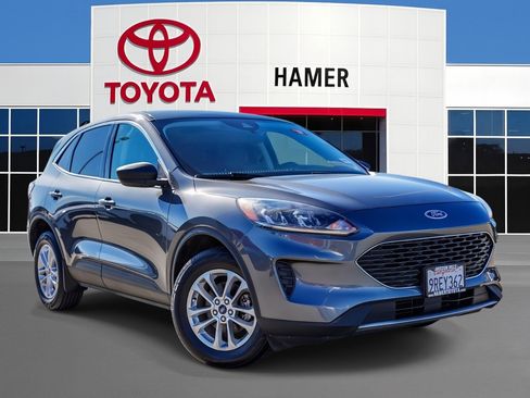 Used 2022 Ford Escape SE image 1