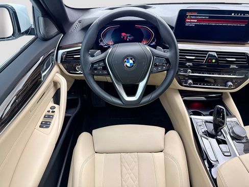 Used 2023 BMW 530i w/ Premium Package RWD image 10