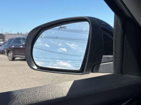 Used 2022 Jeep Compass Limited AWD/4WD image 29