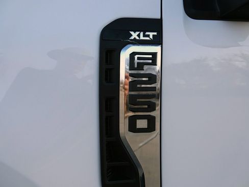 Used 2023 Ford F250 XLT w/ FX4 Off-Road Package image 31
