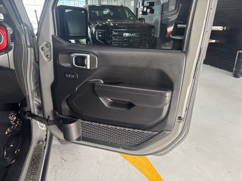 Used 2022 Jeep Gladiator Rubicon AWD/4WD image 38
