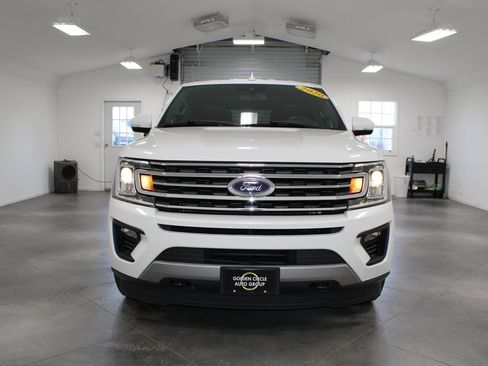 Used 2020 Ford Expedition XLT w/ Equipment Group 202A AWD/4WD image 4