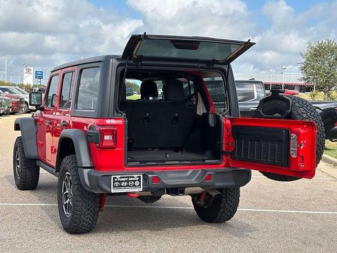 Used 2025 Jeep Wrangler Unlimited Rubicon AWD/4WD image 8