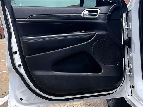 Used 2019 Jeep Grand Cherokee Altitude RWD image 25