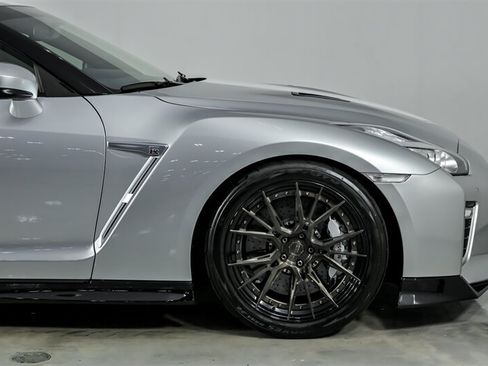 Used 2020 Nissan GT-R Premium AWD/4WD image 15