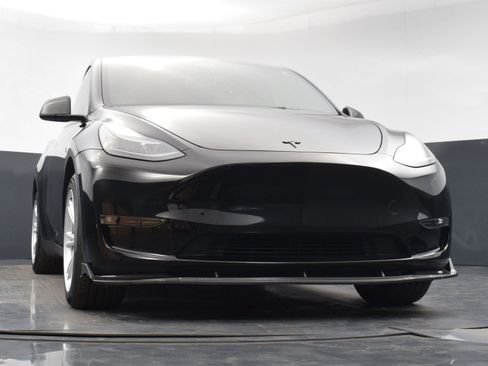 Used 2023 Tesla Model Y Long Range image 34