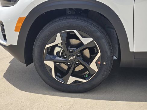 New 2026 Kia Seltos S FWD image 9