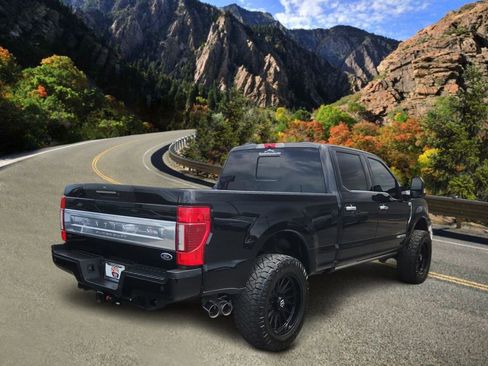 Used 2022 Ford F350 Platinum AWD/4WD image 3
