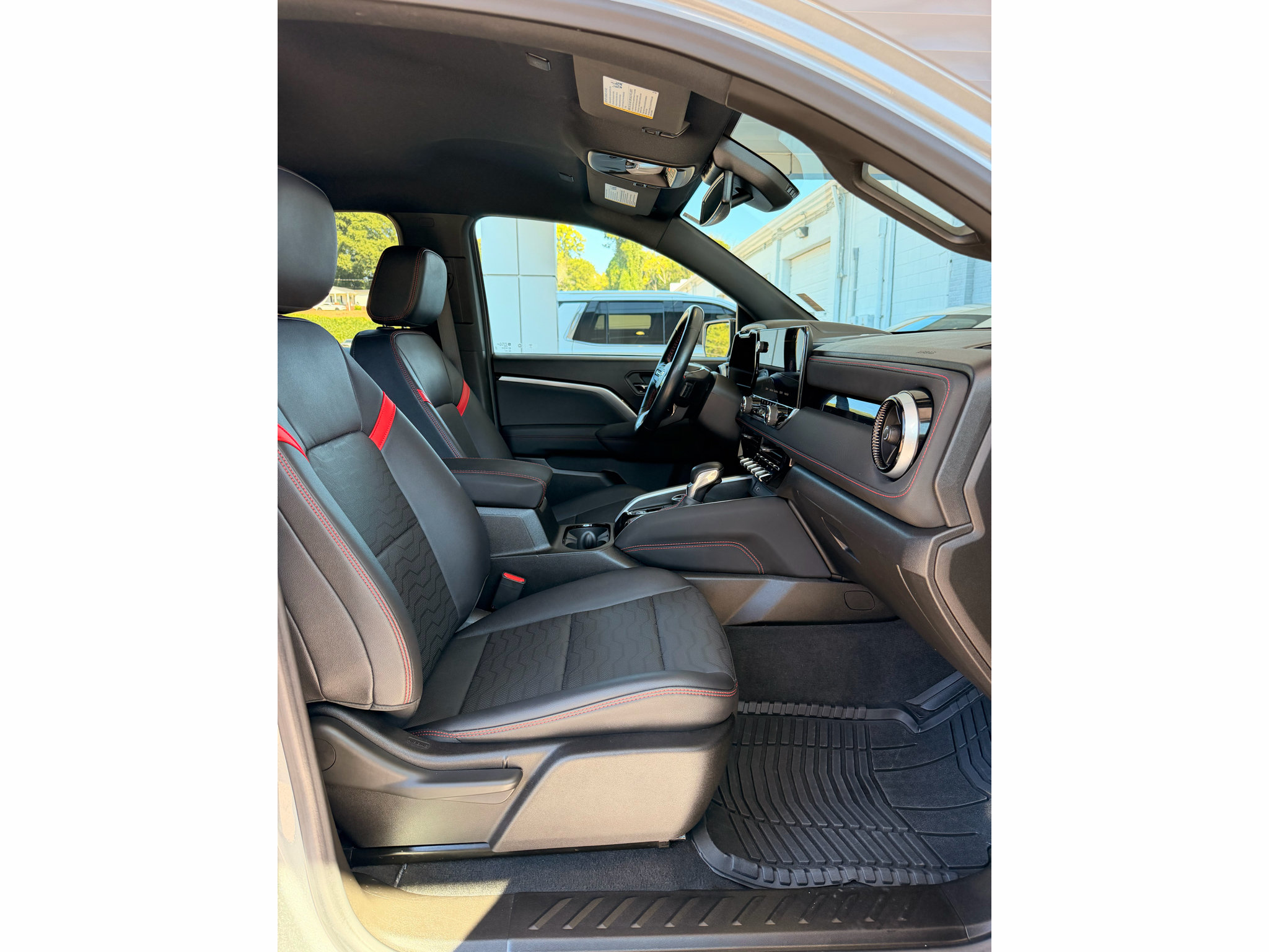 Used 2024 Chevrolet Colorado Z71 w/ Z71 Convenience Package 2 AWD/4WD image 15