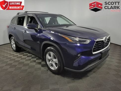 Used 2023 Toyota Highlander LE FWD image 1