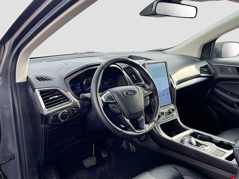 Used 2024 Ford Edge SEL image 9