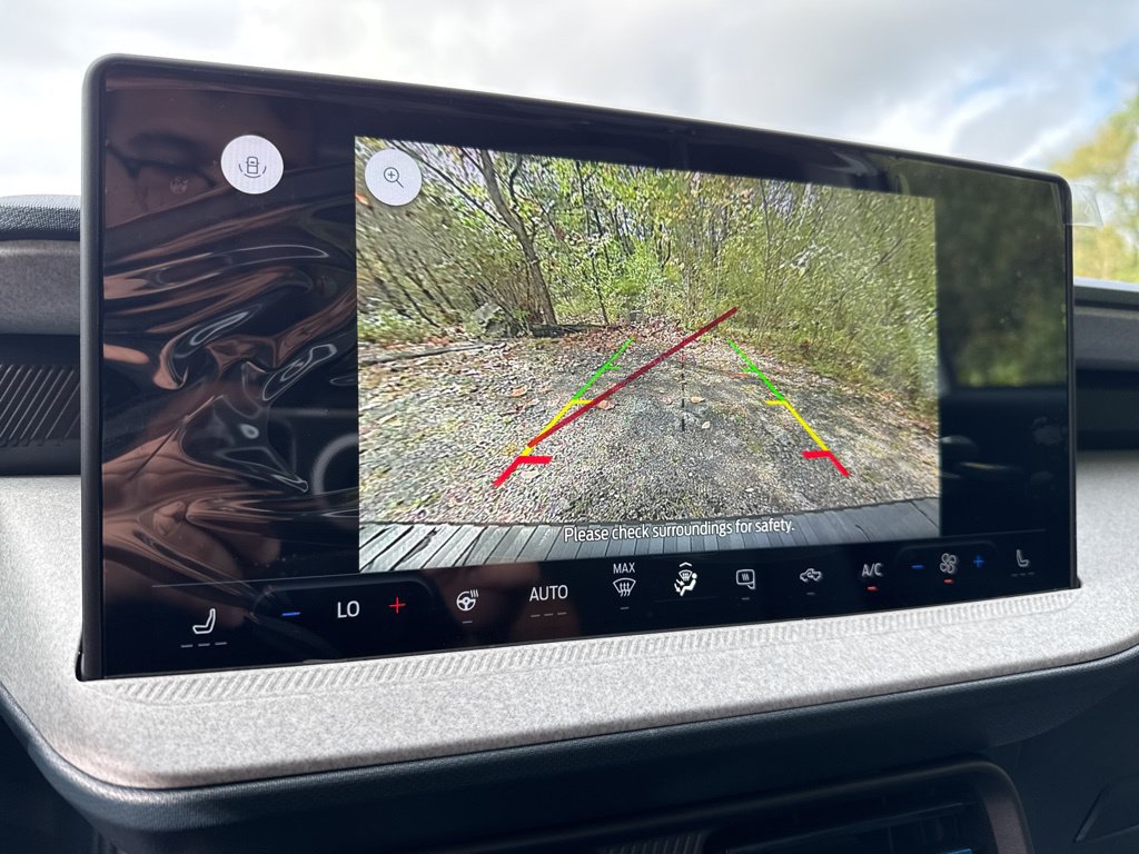 New 2025 Ford Maverick XLT w/ XLT Luxury Package FWD image 31