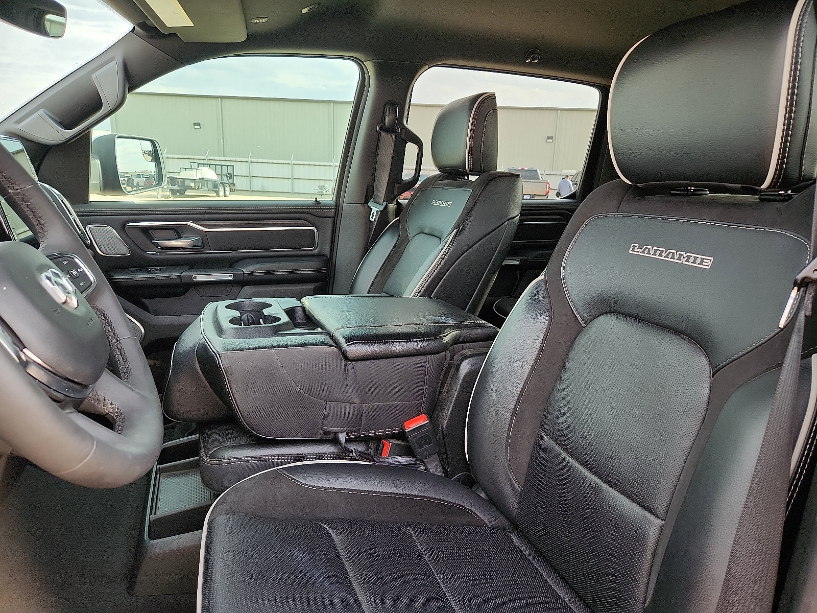 Used 2025 RAM 1500 Laramie AWD/4WD image 13