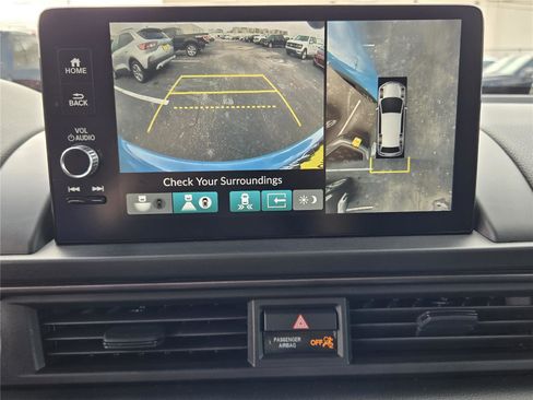 Used 2025 Honda Pilot TrailSport image 16