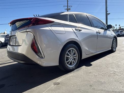 Used 2018 Toyota Prius Prime Plus image 7