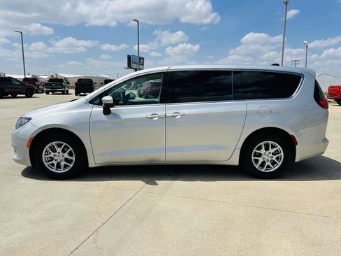 Used 2023 Chrysler Voyager LX FWD image 33