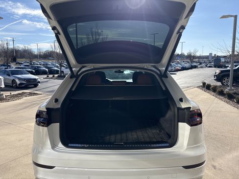 Used 2019 Audi Q8 Premium Plus w/ Premium Plus image 32