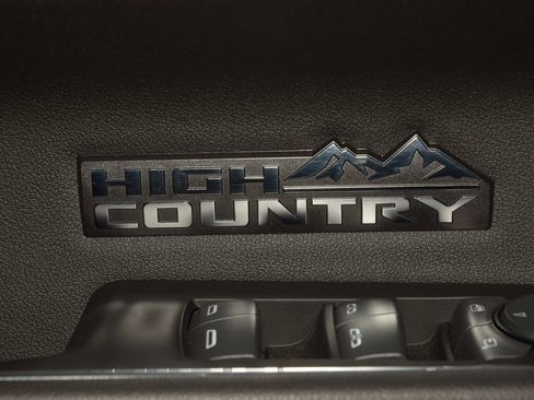 Used 2025 Chevrolet Silverado 1500 High Country w/ High Country Premium Package AWD/4WD image 51