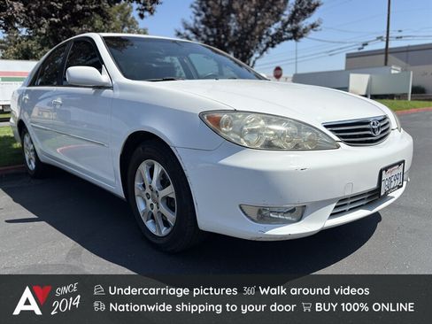 Used 2005 Toyota Camry XLE FWD image 1