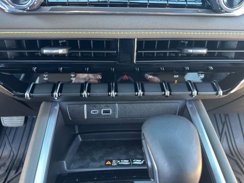 Used 2025 Chevrolet Colorado ZR2 w/ Technology Package image 5