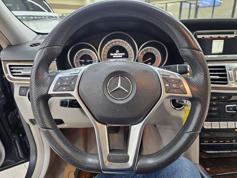 Used 2014 Mercedes-Benz E 550 4MATIC Sedan image 28