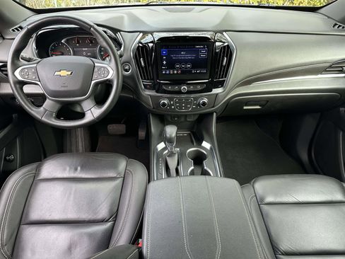 Used 2023 Chevrolet Traverse LT image 13