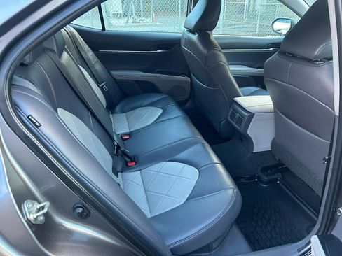 Used 2019 Toyota Camry XLE image 14