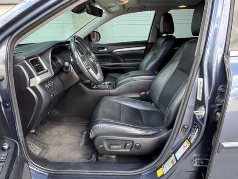 Used 2018 Toyota Highlander XLE AWD/4WD image 18