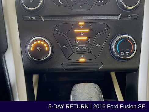 Used 2016 Ford Fusion SE image 19