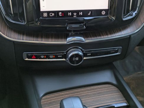 Certified 2023 Volvo XC60 B5 Plus image 23