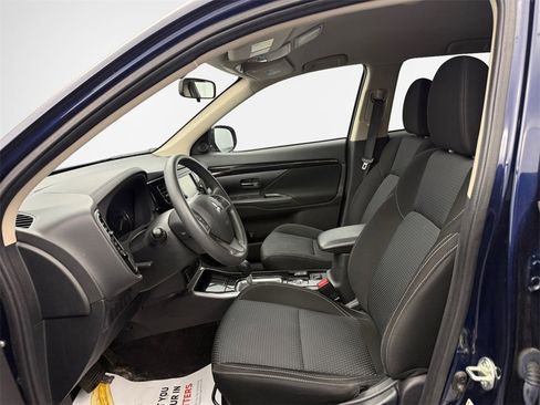 Used 2020 Mitsubishi Outlander ES image 12